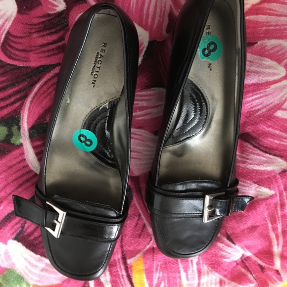 Kenneth Cole Reaction Flats - Picture 2 of 6